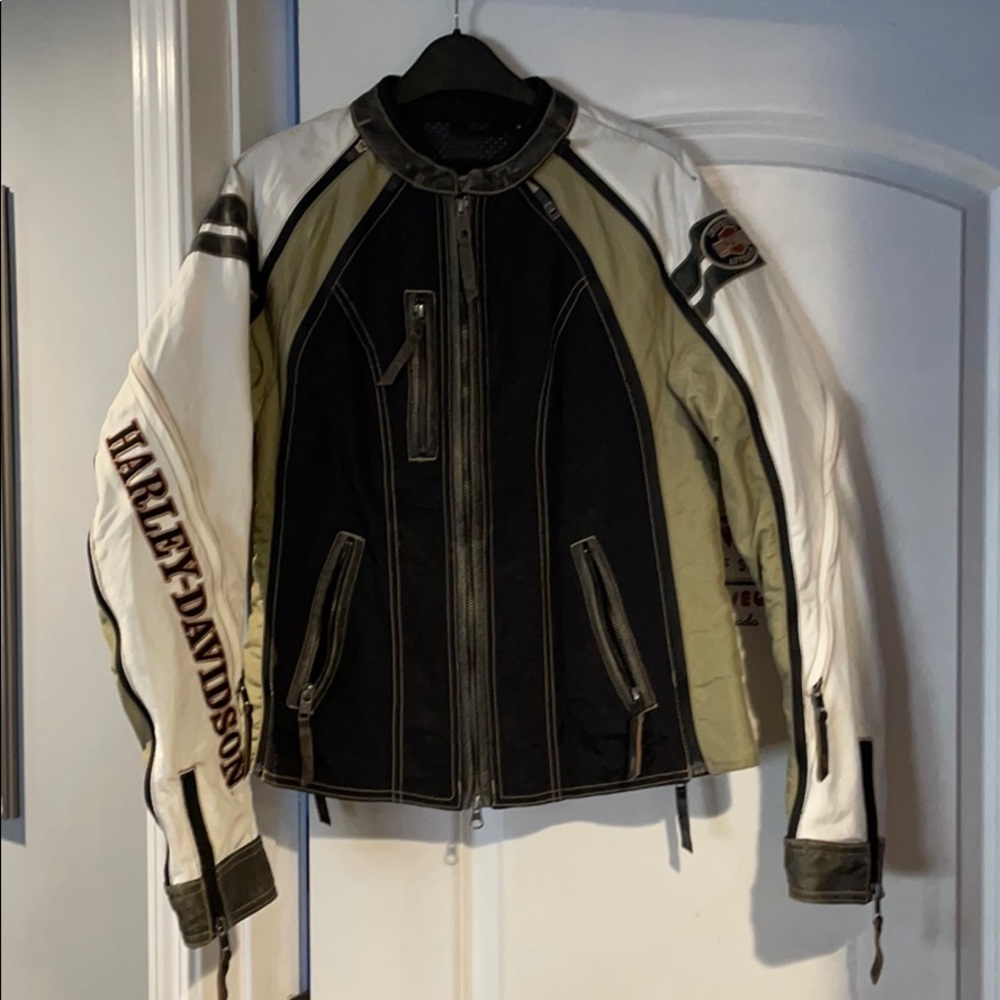 Woman’s Harley Davidson jacket M